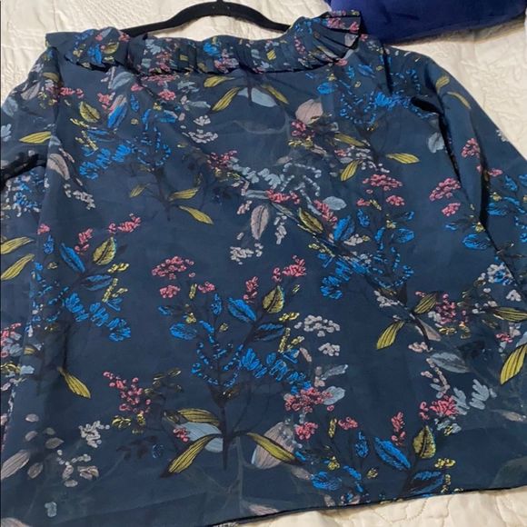 3/$25 Banana Republic floral blouse - Picture 7 of 8